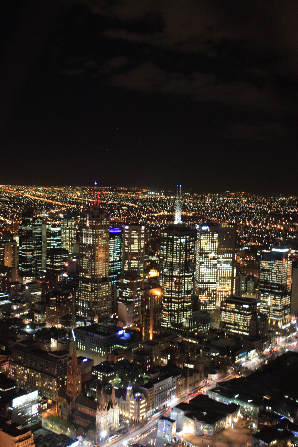 Melbourne\'s skyline by night
